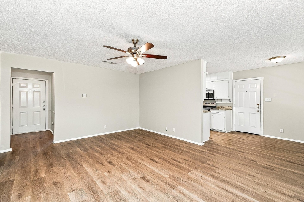 656 Sue Ann Lane - Photo 3