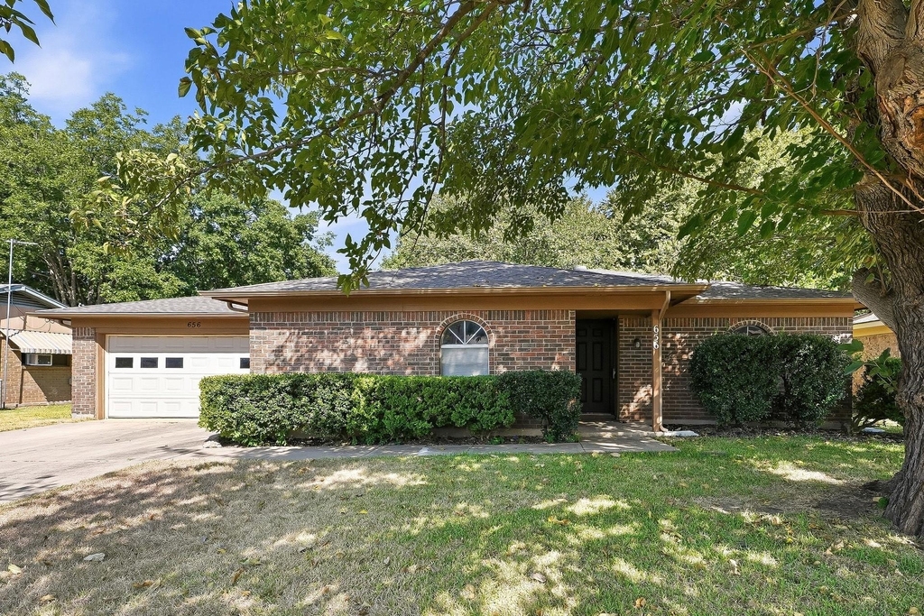 656 Sue Ann Lane - Photo 0