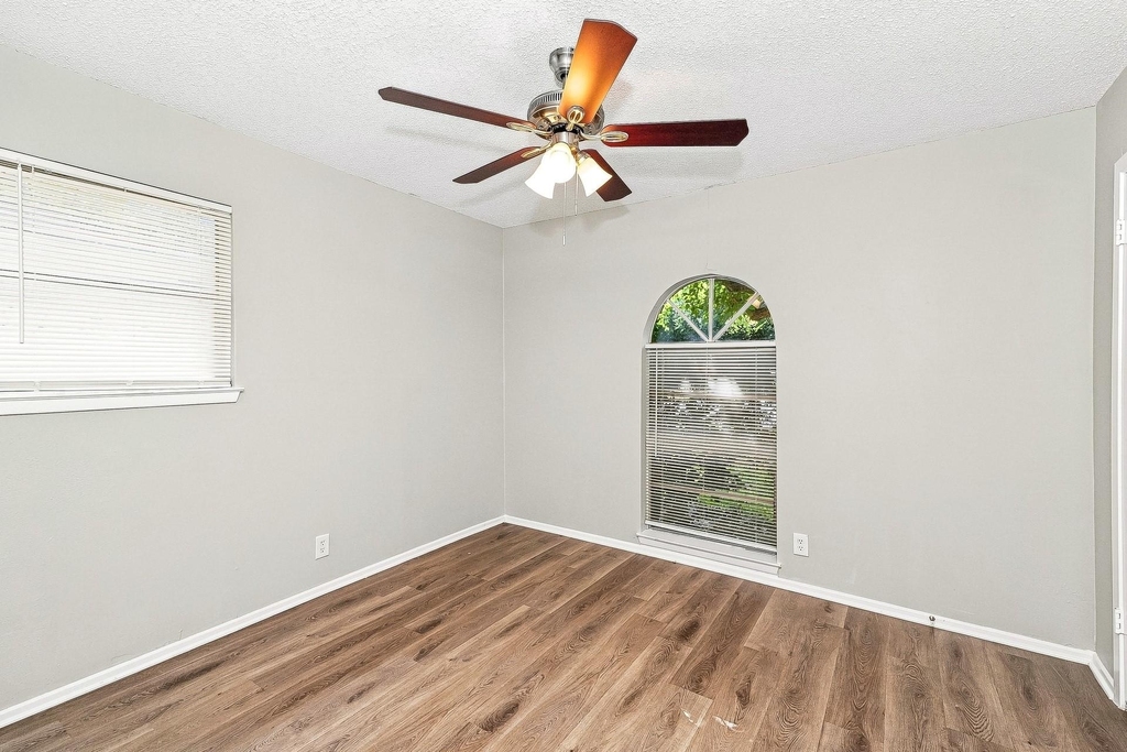 656 Sue Ann Lane - Photo 6