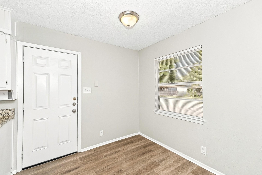 656 Sue Ann Lane - Photo 5