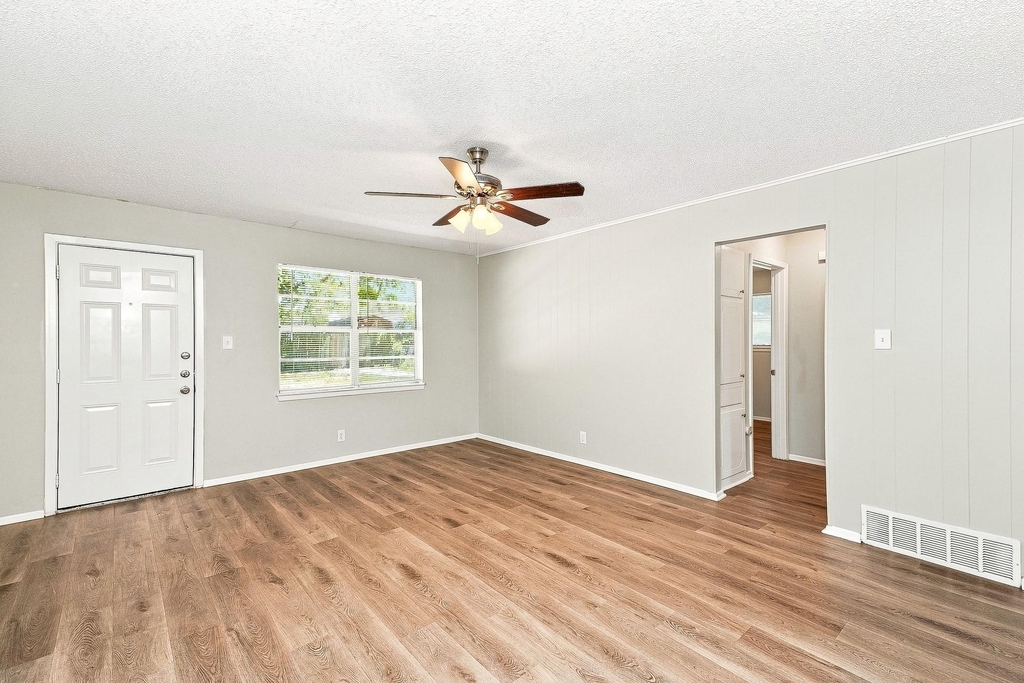 656 Sue Ann Lane - Photo 4