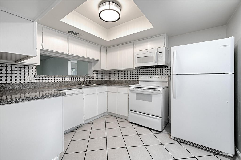 4561 N Oconnor - Photo 2