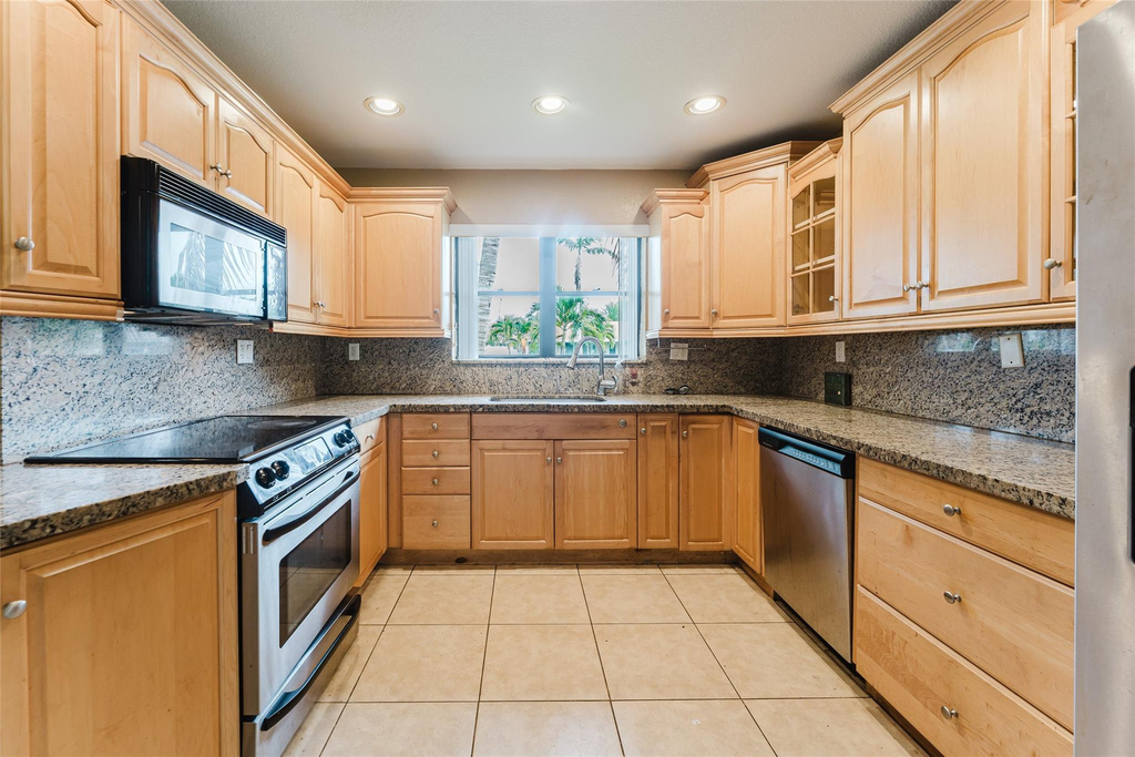 816 Se 13th Court - Photo 10
