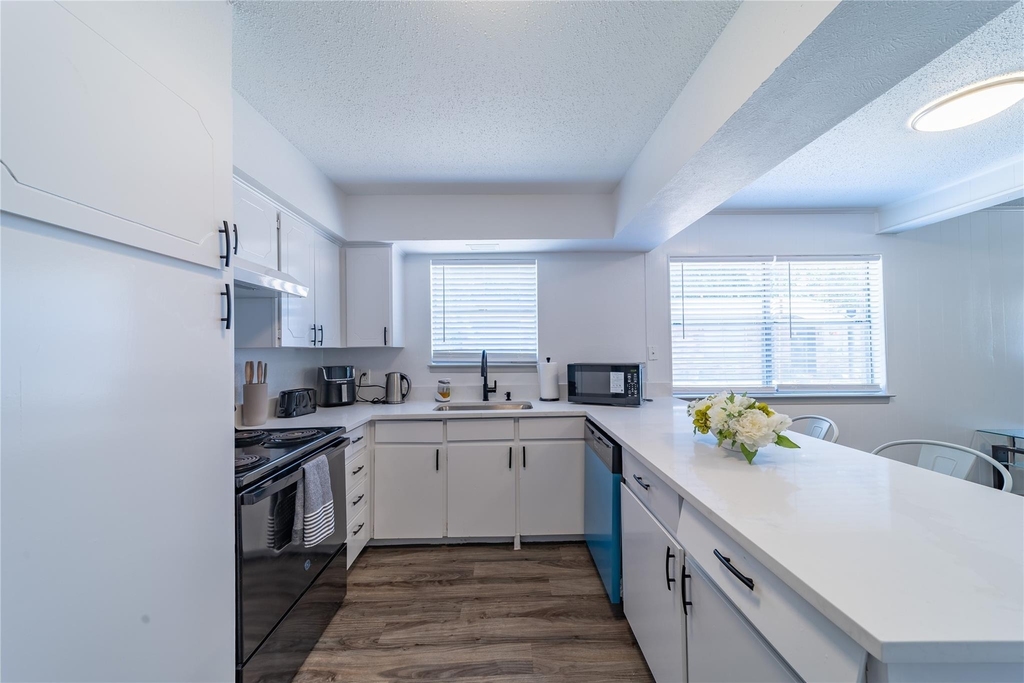 414 Donnell Drive - Photo 2
