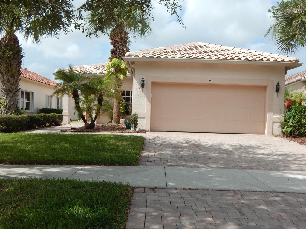 394 Nw Breezy Point Loop - Photo 0
