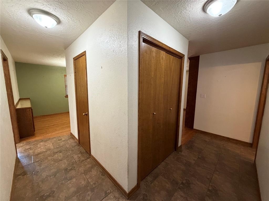 2517 Chateau Drive - Photo 2