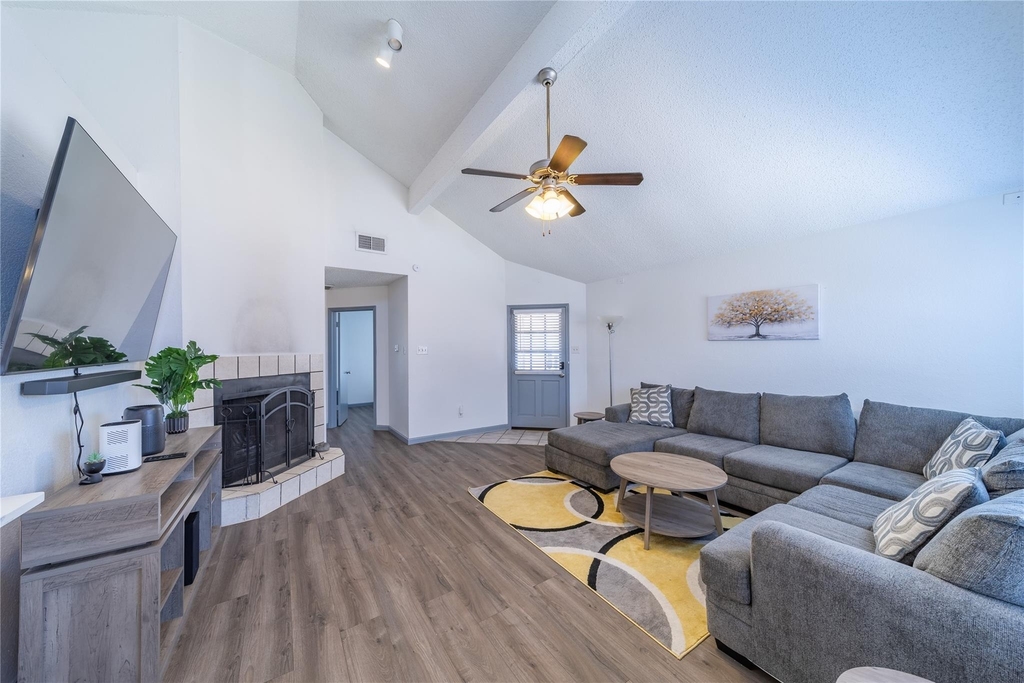 562 Stringfellow Drive - Photo 1