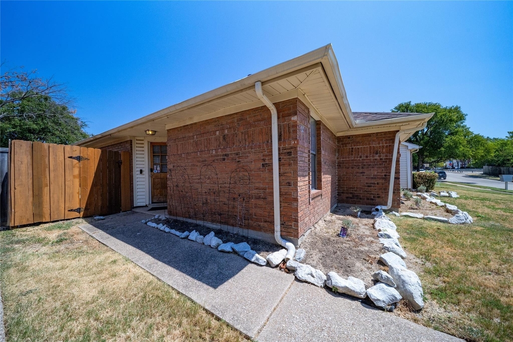 562 Stringfellow Drive - Photo 17
