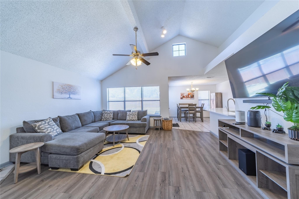 562 Stringfellow Drive - Photo 2