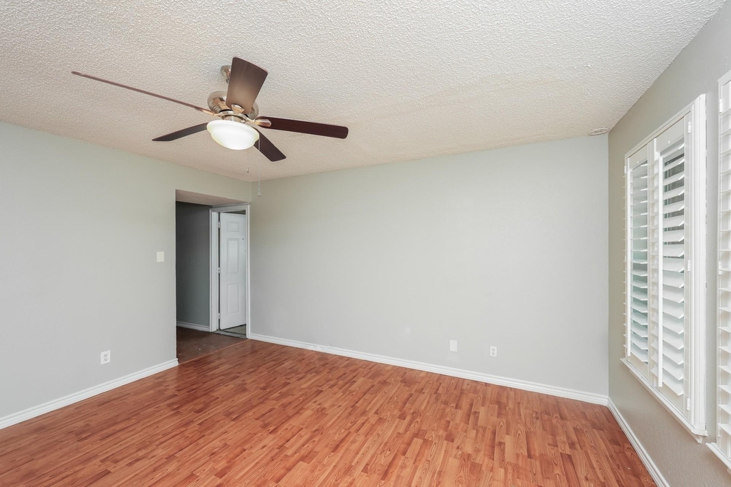 609 E Buffalo Street - Photo 7