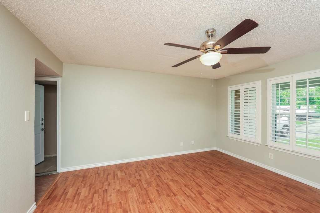 609 E Buffalo Street - Photo 5