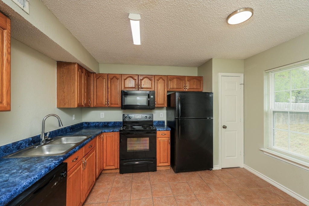 609 E Buffalo Street - Photo 2