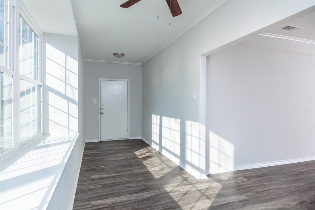 5700 Pershing Avenue - Photo 4