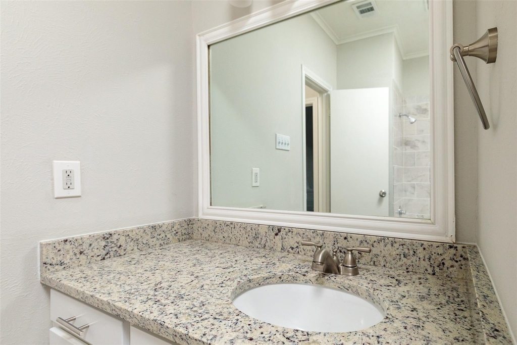 5700 Pershing Avenue - Photo 22