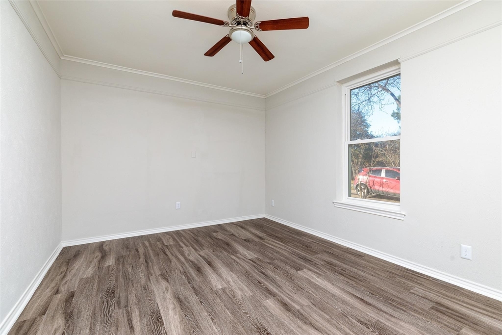 5700 Pershing Avenue - Photo 16