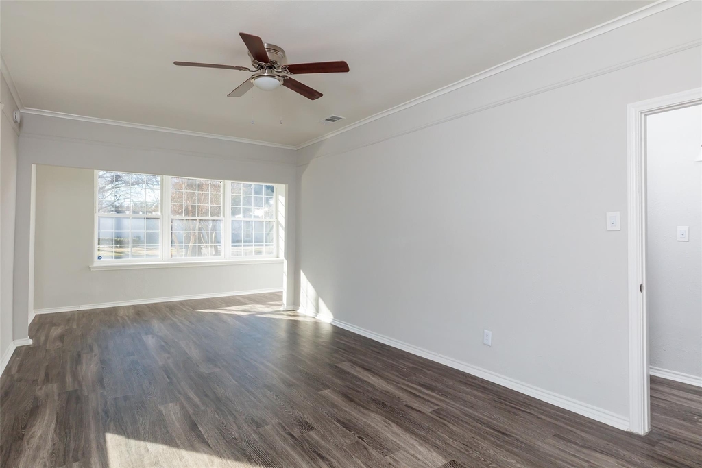 5700 Pershing Avenue - Photo 9