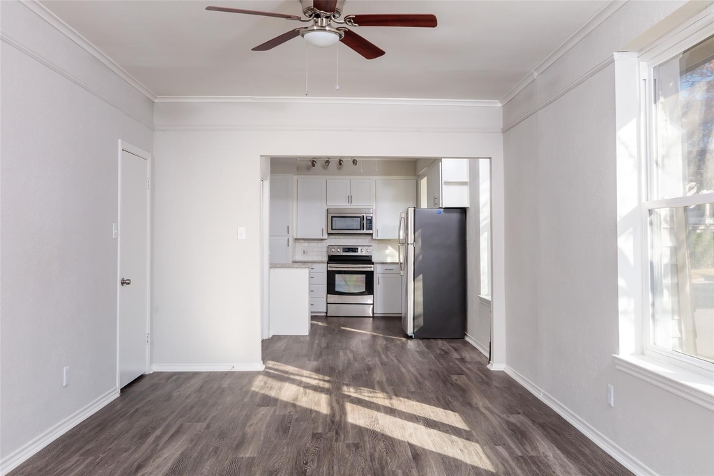 5700 Pershing Avenue - Photo 6
