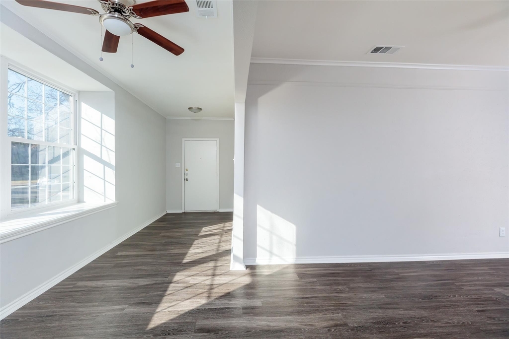 5700 Pershing Avenue - Photo 2