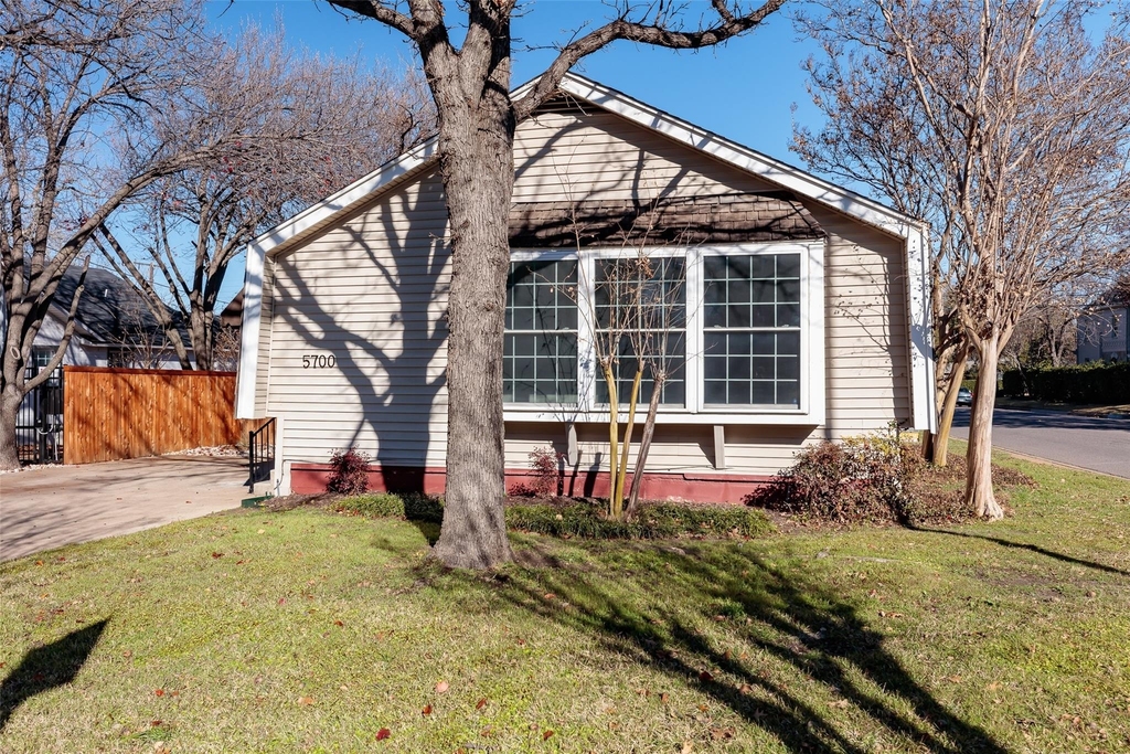 5700 Pershing Avenue - Photo 1