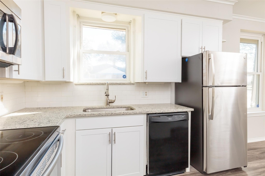 5700 Pershing Avenue - Photo 15