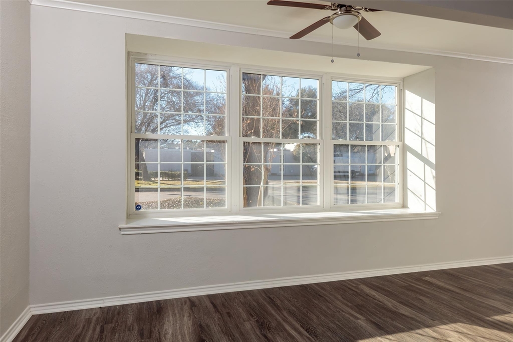 5700 Pershing Avenue - Photo 3