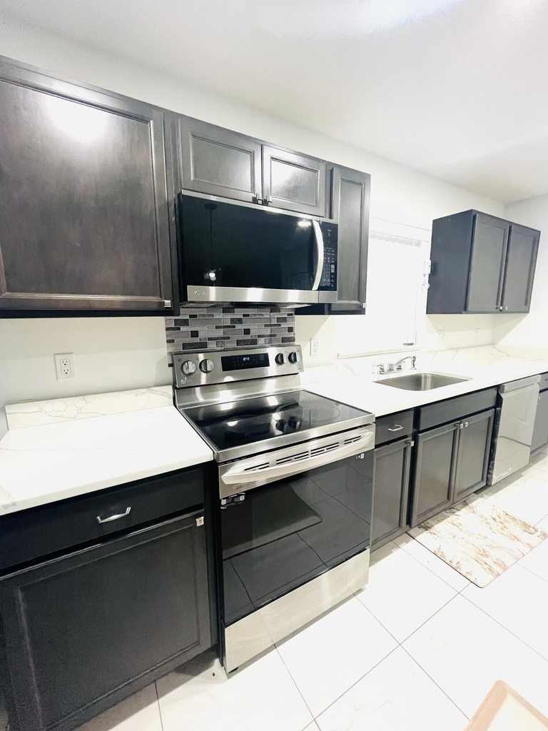 5113 Sunset Boulevard - Photo 6