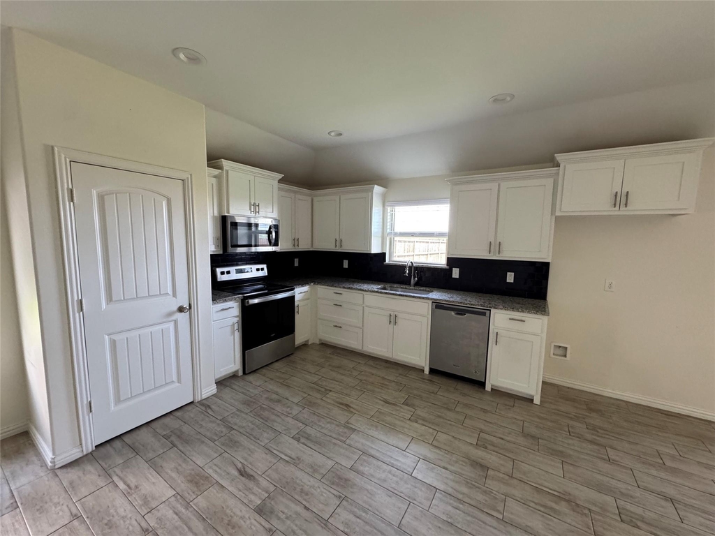 3409 Sandstone Drive - Photo 3