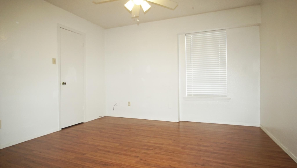 1008 Southmoor Drive - Photo 5
