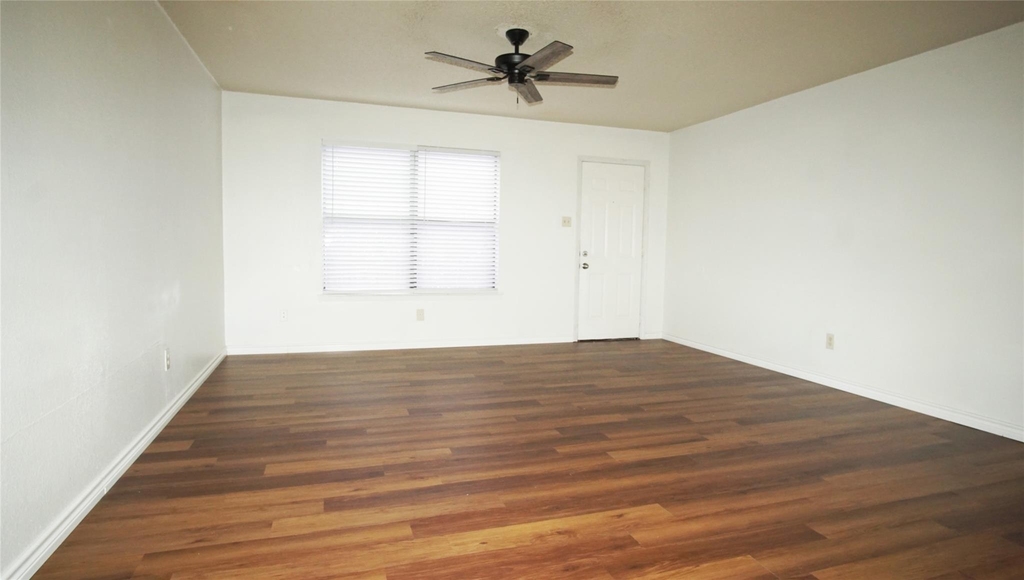 1008 Southmoor Drive - Photo 3