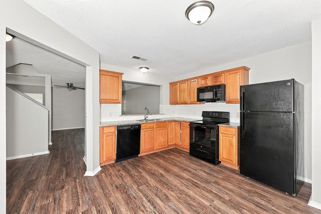 846 Trinity Lane - Photo 2