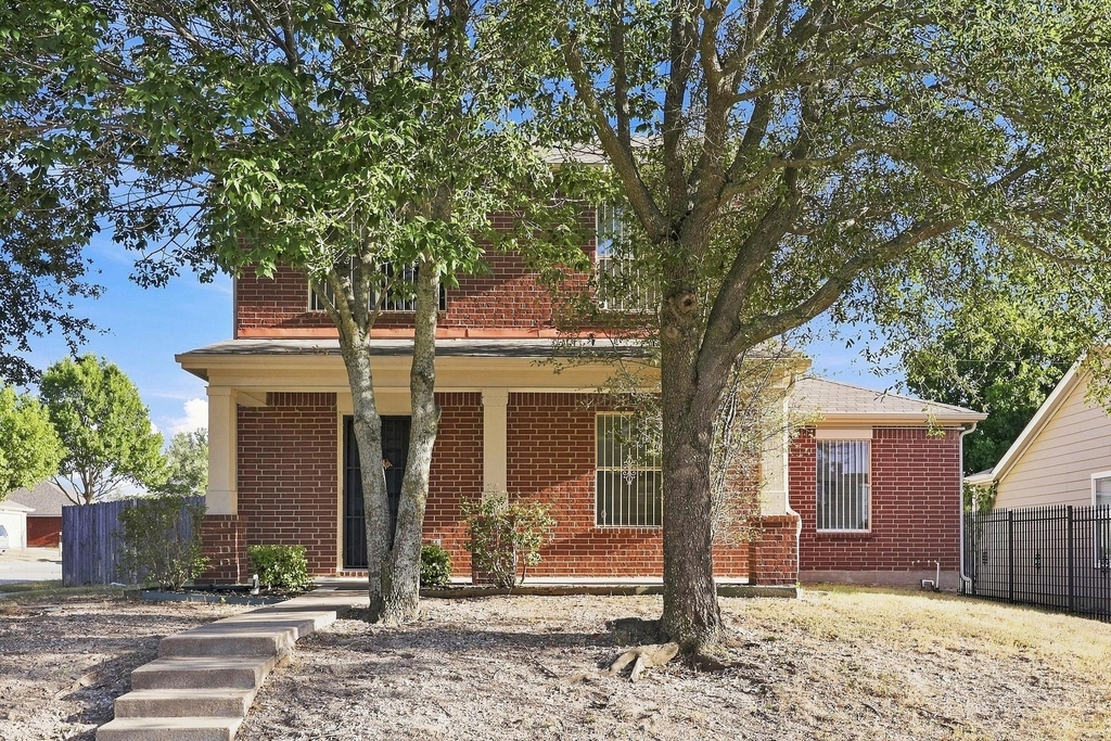846 Trinity Lane - Photo 0