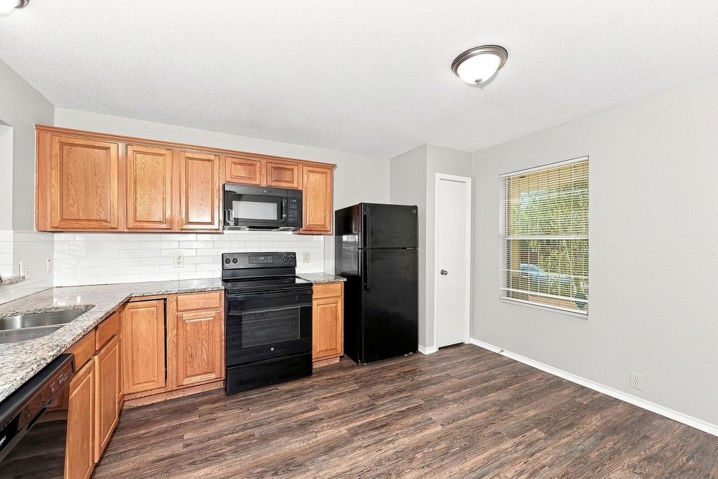 846 Trinity Lane - Photo 1