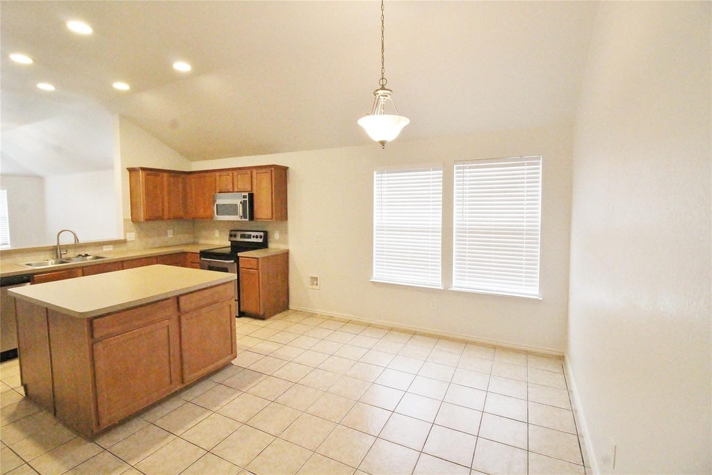 3256 Fluvia - Photo 4