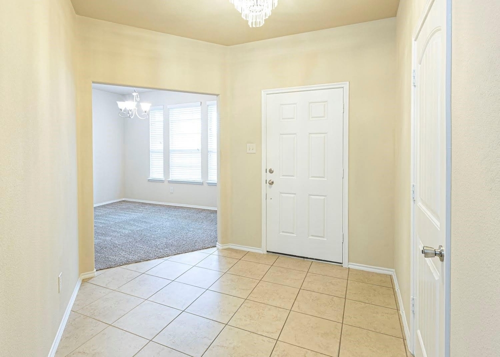601 Ivy Lane - Photo 8