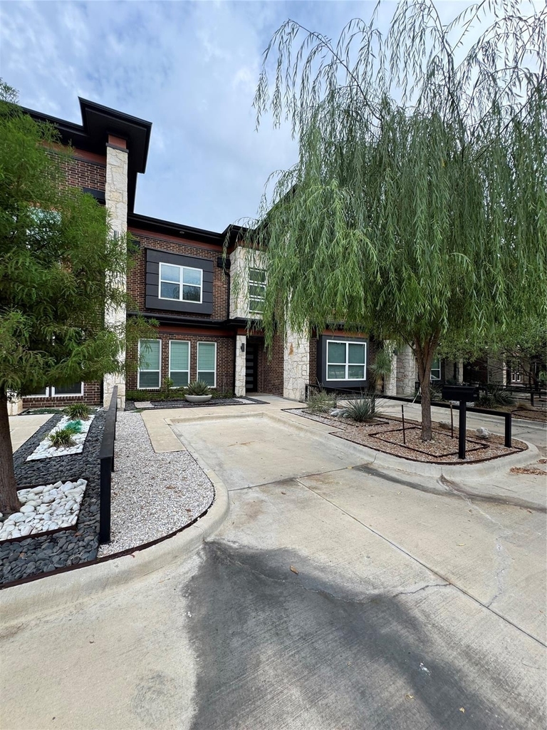 1625 Cleaver Street - Photo 0