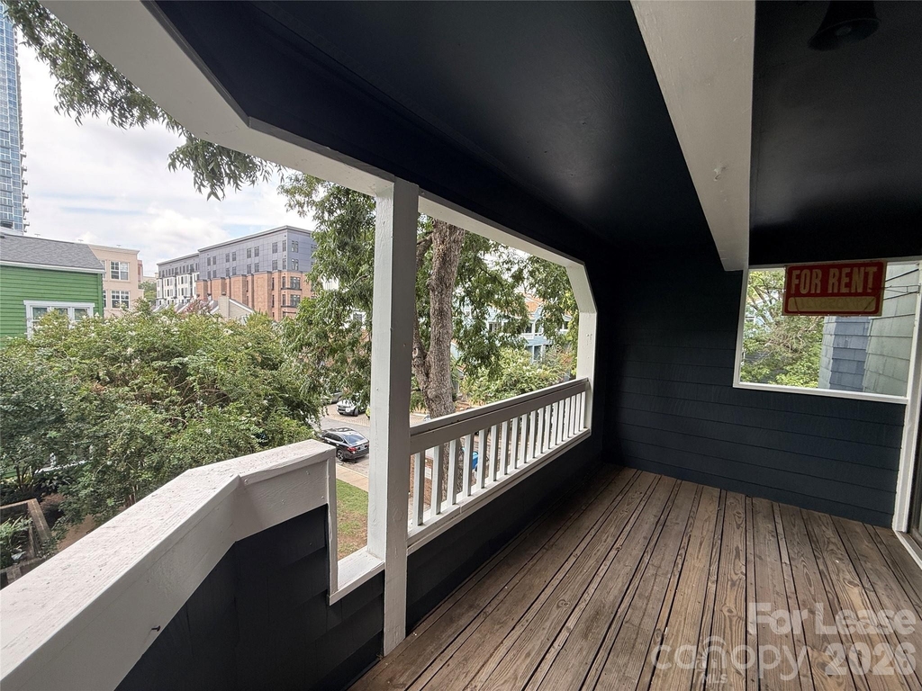 415 W 8th Street - Photo 8