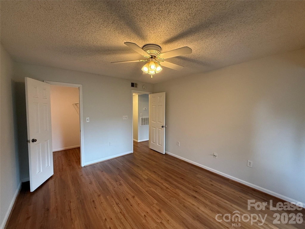 415 W 8th Street - Photo 6