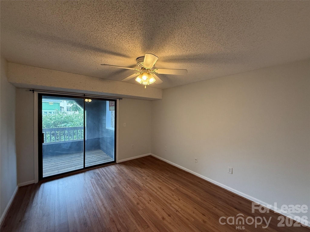 415 W 8th Street - Photo 5