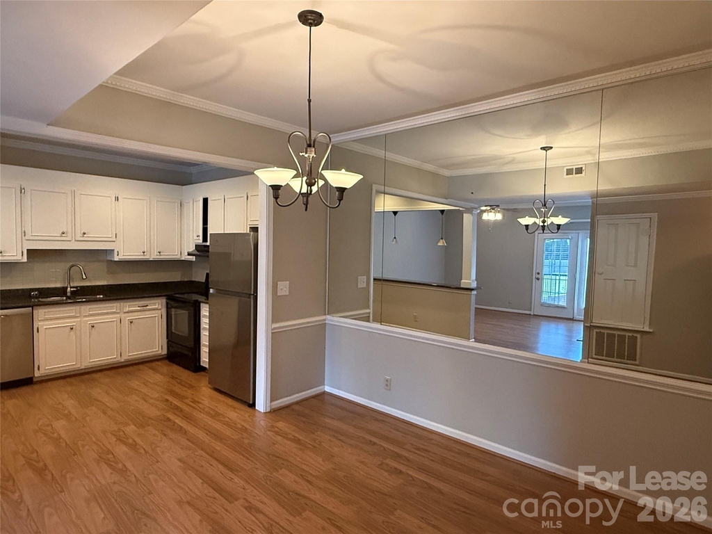 1014 Queens Road - Photo 2