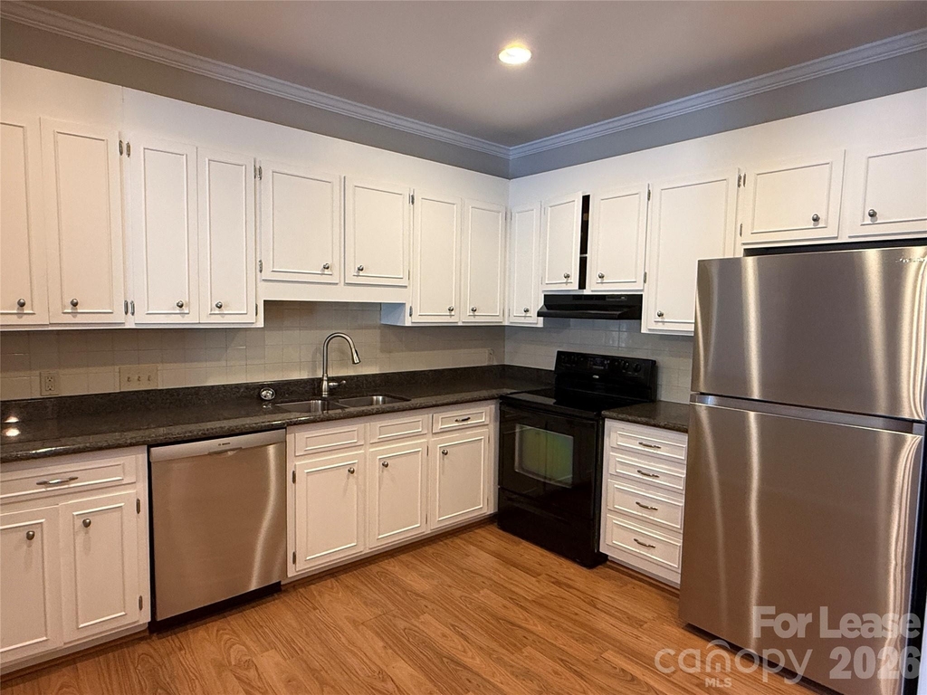 1014 Queens Road - Photo 3