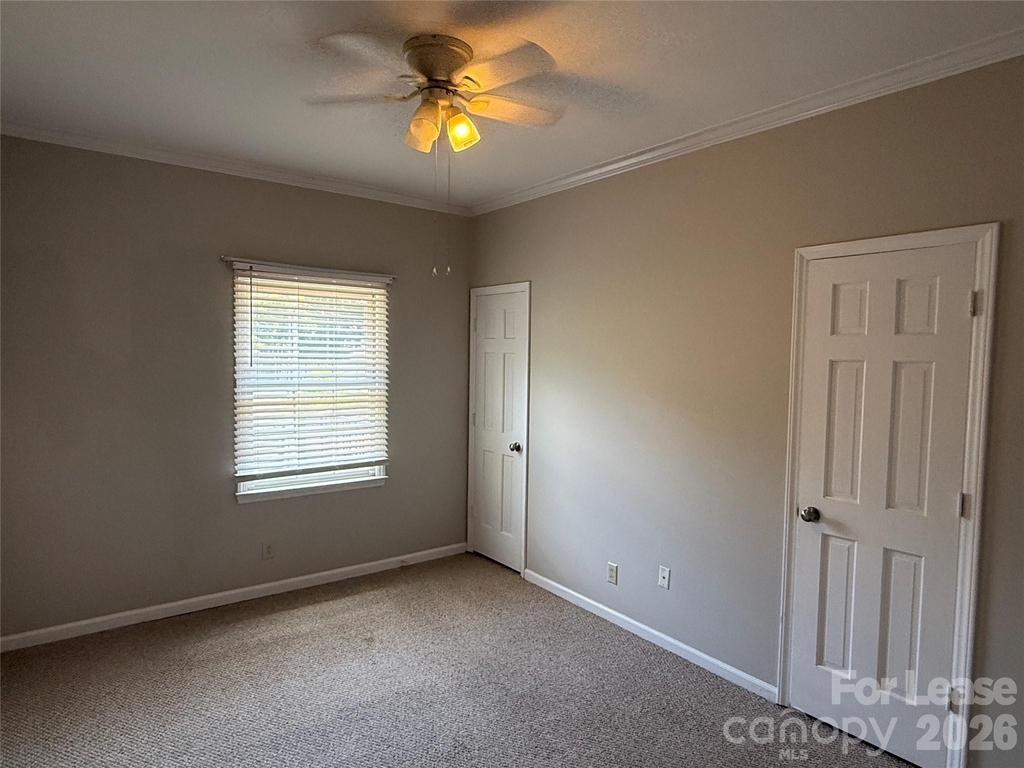 1014 Queens Road - Photo 4