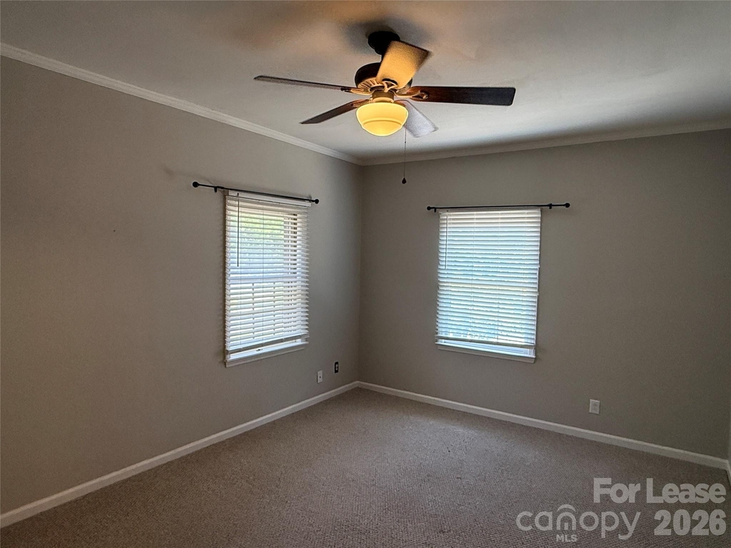 1014 Queens Road - Photo 7