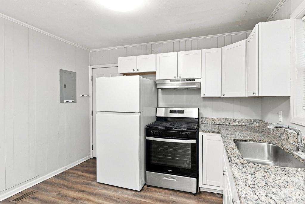 2746 Mary Avenue - Photo 3