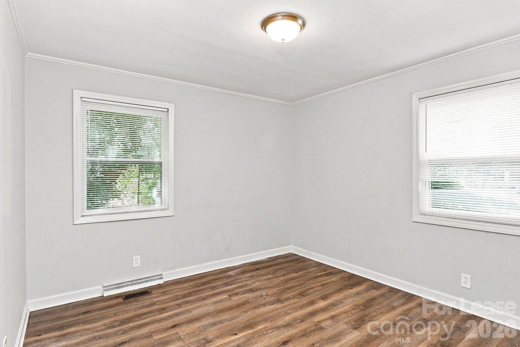 2746 Mary Avenue - Photo 6