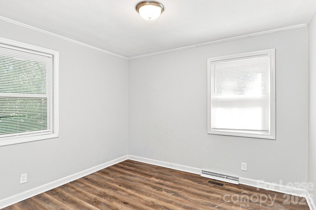 2746 Mary Avenue - Photo 5