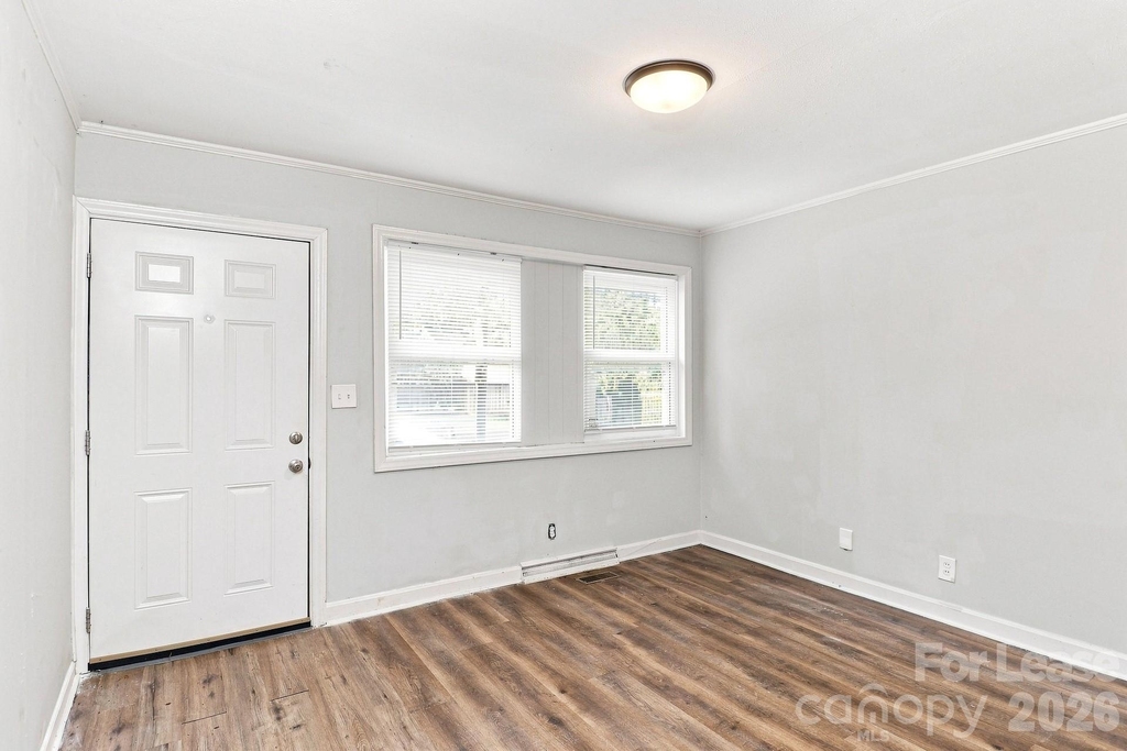 2746 Mary Avenue - Photo 4