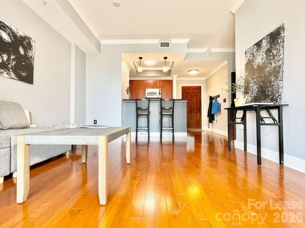 300 W 5th Street - Photo 4