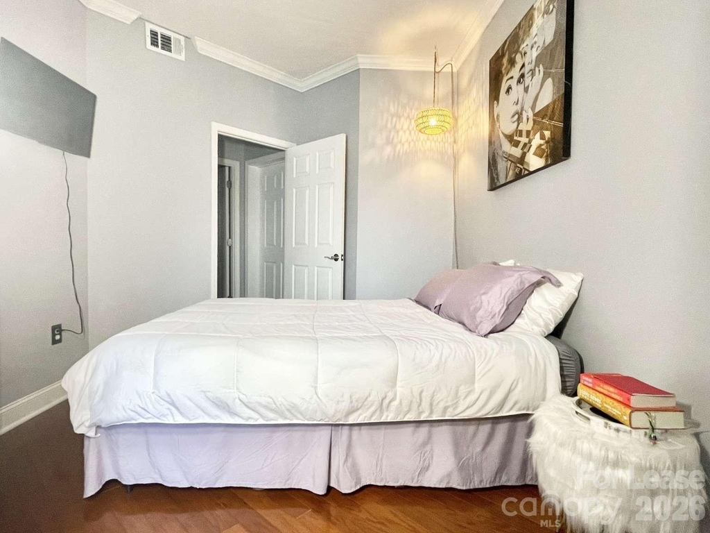 300 W 5th Street - Photo 8
