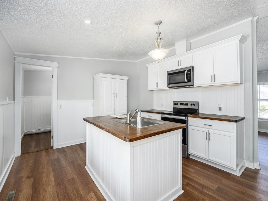 9558 Diamond Avenue - Photo 1