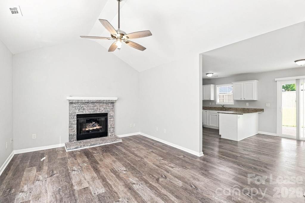 1109 Crescent Way - Photo 4